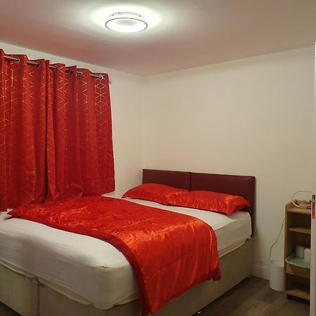 Amh Hotel - Greenford Station Northolt  Buitenkant foto